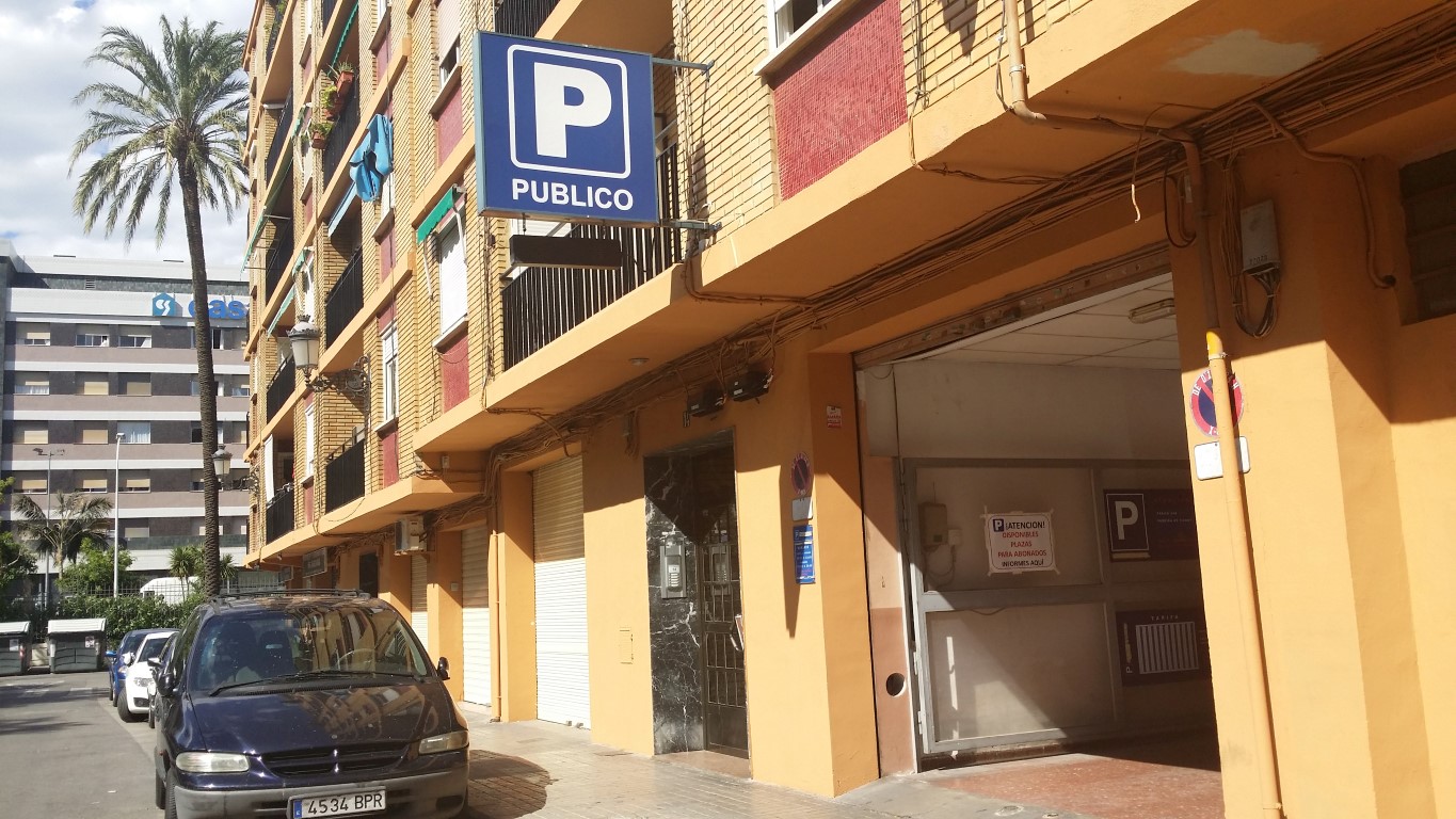 Parking Mendoza - La Salud