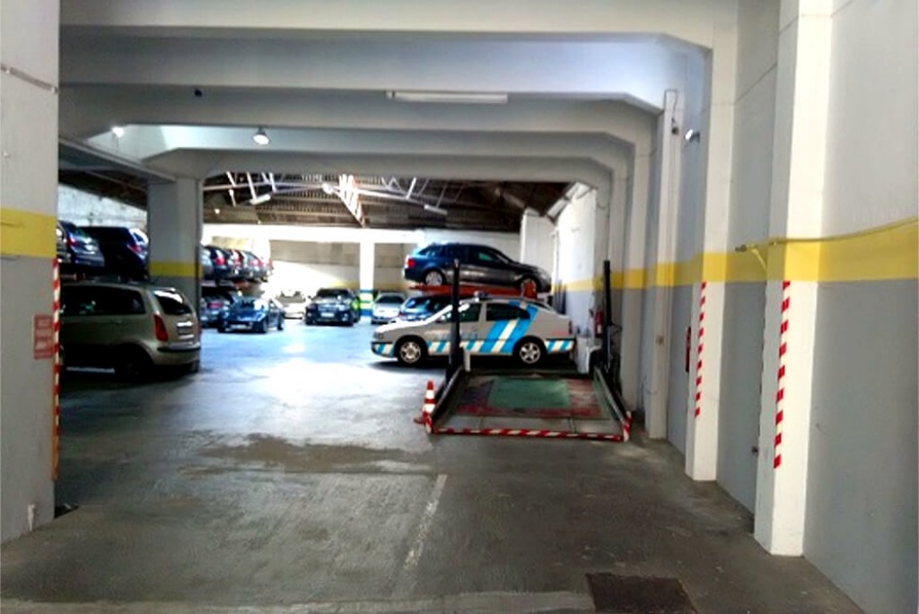 Aparcamiento barato en Parking Oporto Trindade - Laires
