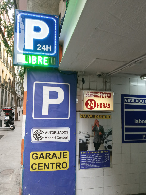 Garaje Centro - Exterior entrada aparcamiento