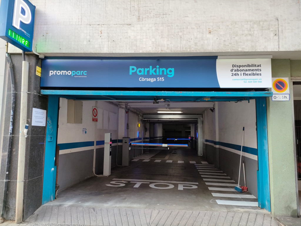 Parking Corsega 513 - Acceso principal