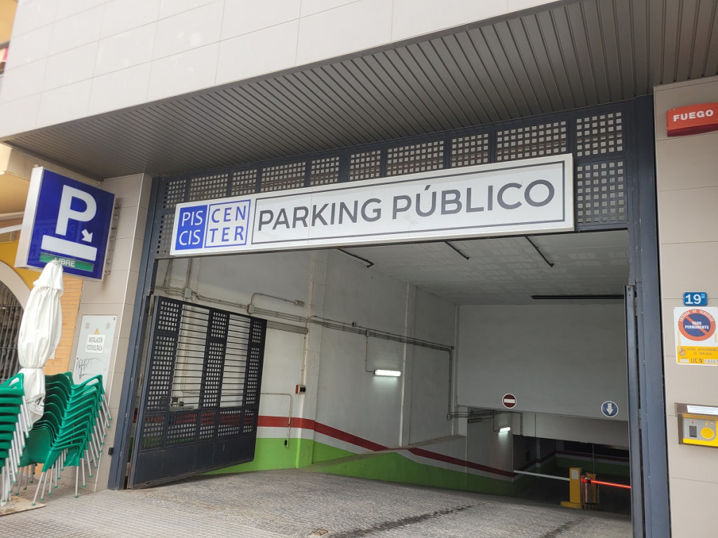 Parking Piscis Center - Entrada principal