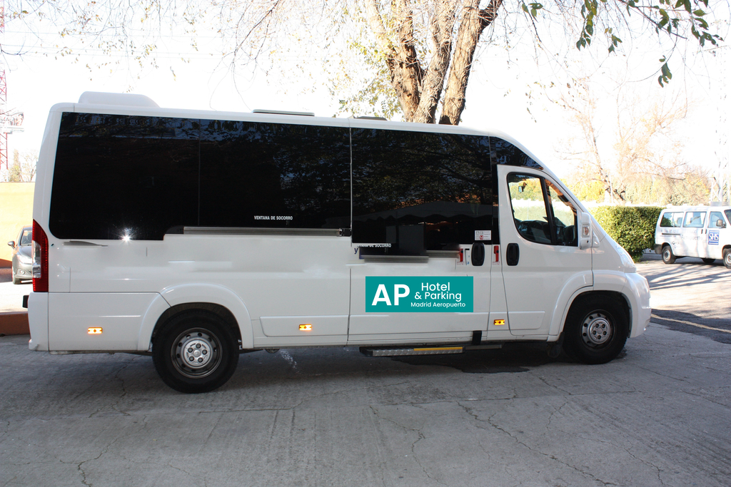 AP Madrid Aeropuerto Hotel & Parking - Minibus