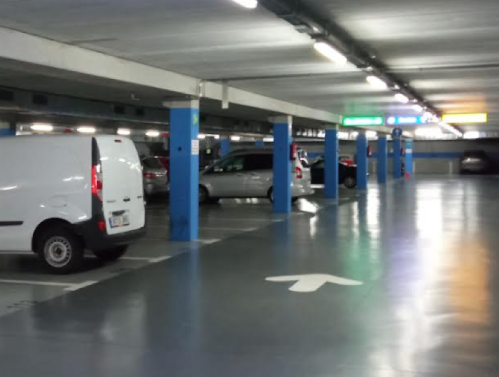 Parking Plaça de Catalunya de l'Escala Plazas de aparcamiento