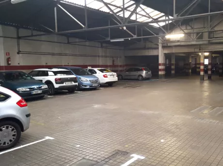 Plazaas amplias parking barato en Madrid
