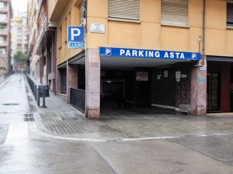 Entrada Parking en Vila de Gracia Barcelona