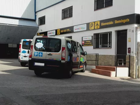En Aeropuerto Manises, el low cost parking valencia ofrece servicio de cámaras de seguridad y vigilancia las 24 horas.