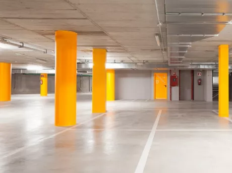 Parking cubierto y vigilado con guiado de plazas para aparcar en Barcelona