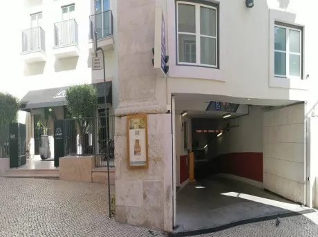 Entrada al Parking The Lumiares por Rua Diário de Notícias, 142 1200-146 Lisboa