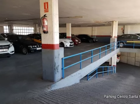 Este aparcamiento posee varias plantas para dar servicio a los clientes del LIDL y a cualquiera que necesite aparcar.