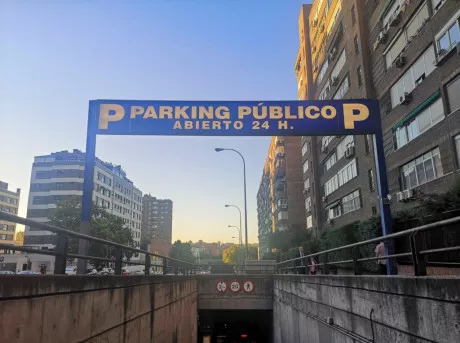 Parking Conde de Casal - Entrada instalaciones aparcamiento