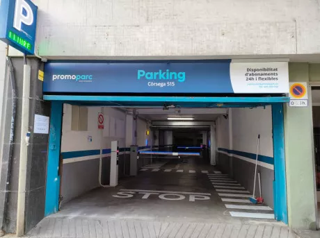 Parking Corsega 513 - Acceso principal