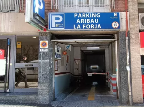 Parking Aribau - Laforja - Entrada aparcamiento
