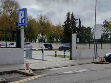 Parking La Paz - Llano Castellano - Entrada aparcamiento