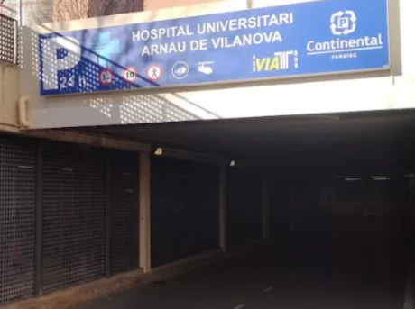 Parking Hospital Universitario Arnau de Vilanova - Lleida , Acceso principal