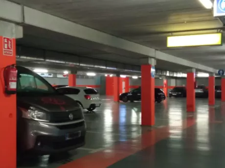 Parking Plaça de Catalunya de l'Escala Plazas de aparcamiento